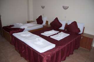 Отель Hotel Laguna Эфорие-Норд Трехместный номер-3